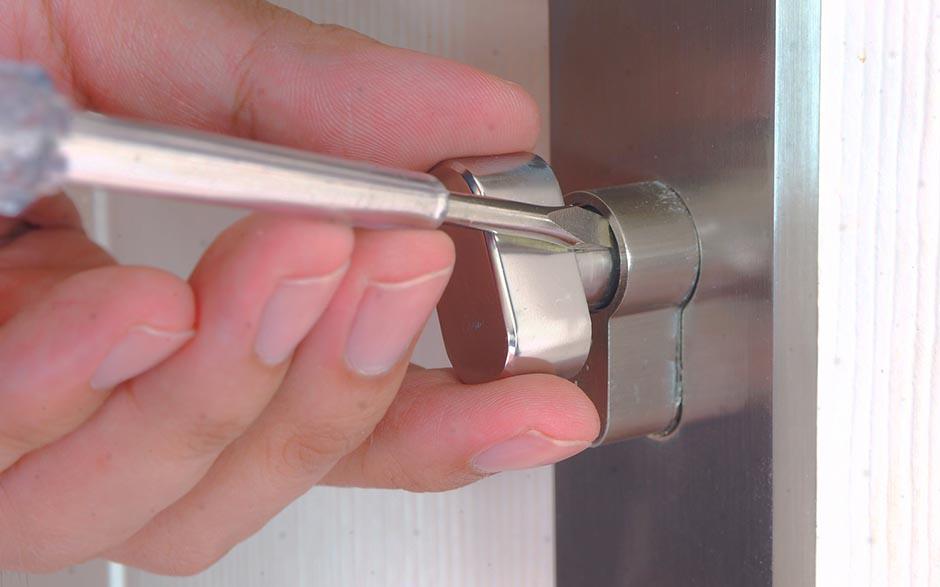 prix d'un serrurier pour ouvrir une porte Poissy